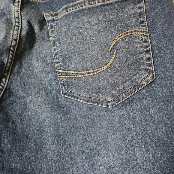 ×2 Levi's totally shaping stretchy soft tall high-rise pull-on skinny jeans - Picture 13 of 15